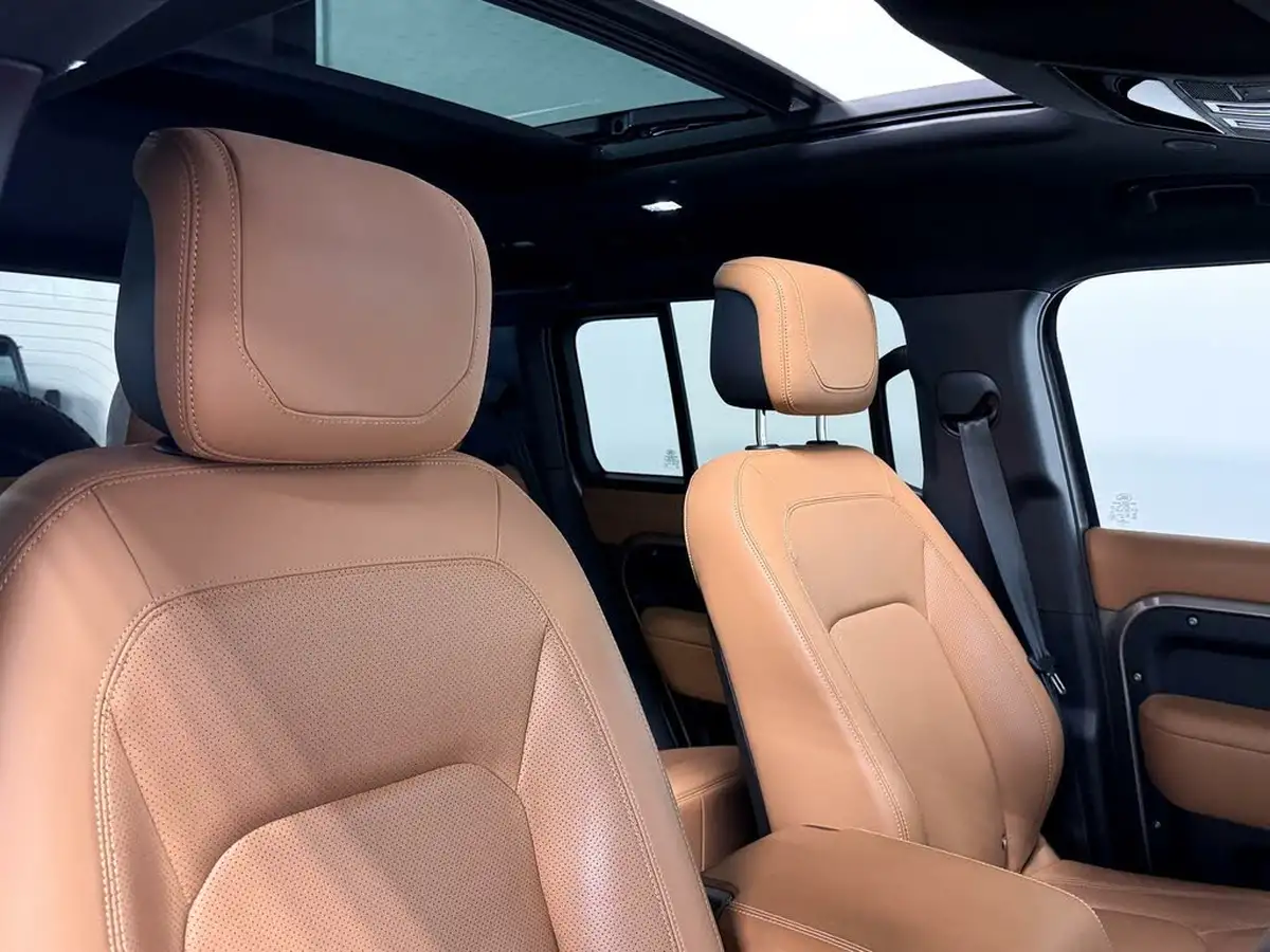 2022-land-rover-110-defender-50-p525-v8-big-37
