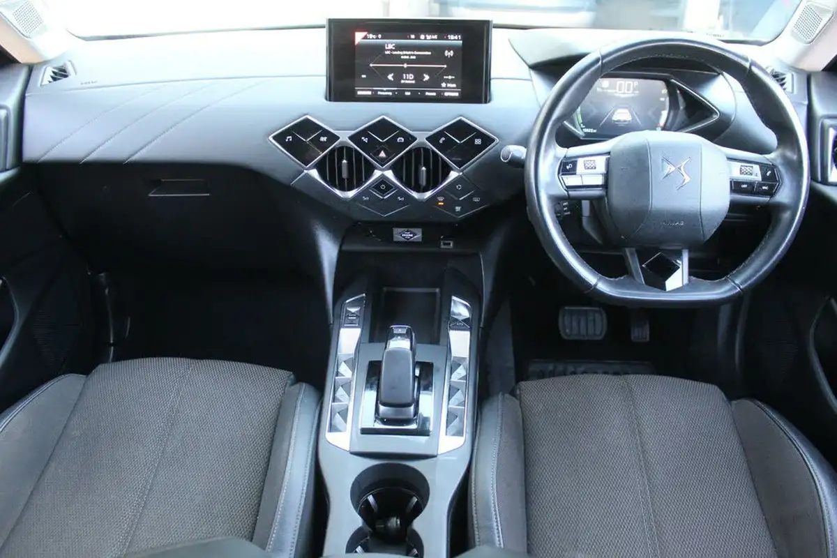 2022-ds-ds-3-crossback-e-tense-bastille-big-22