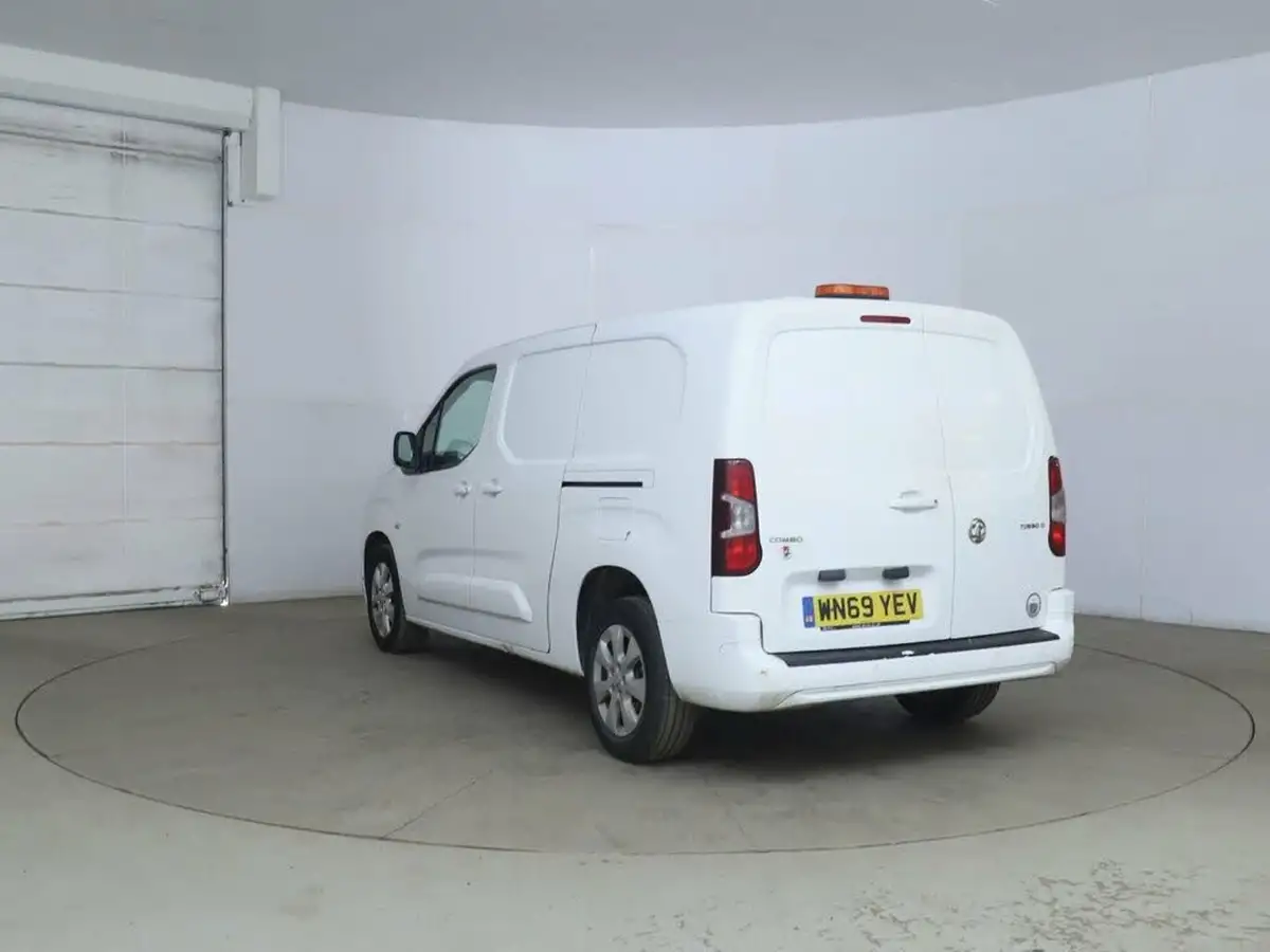2020-vauxhall-combo-15cdti-le-nav-2300-l2h1-big-3