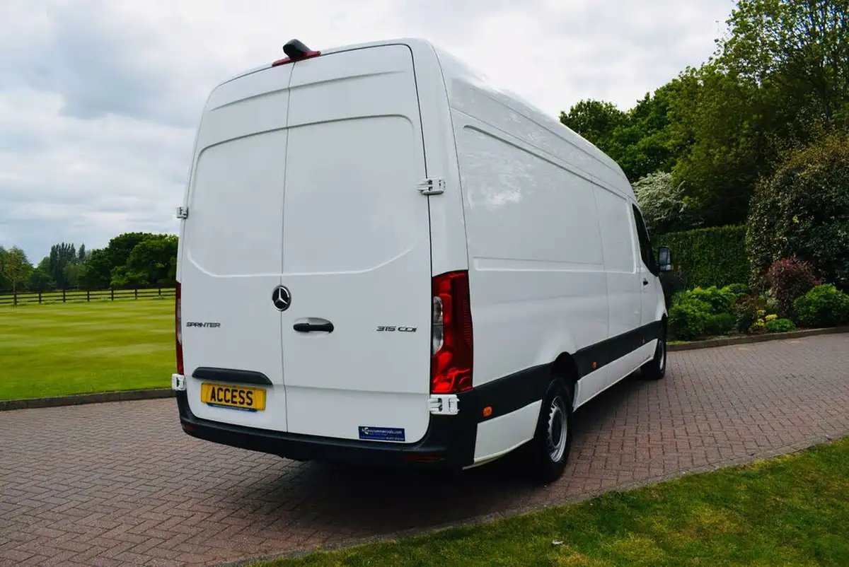 2023-mercedes-benz-sprinter-big-8