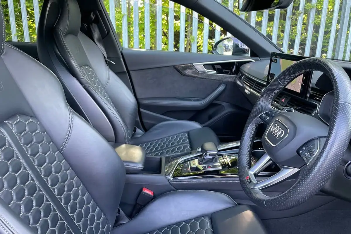 2022-audi-rs4-avant-29-tfsi-carbon-black-big-25