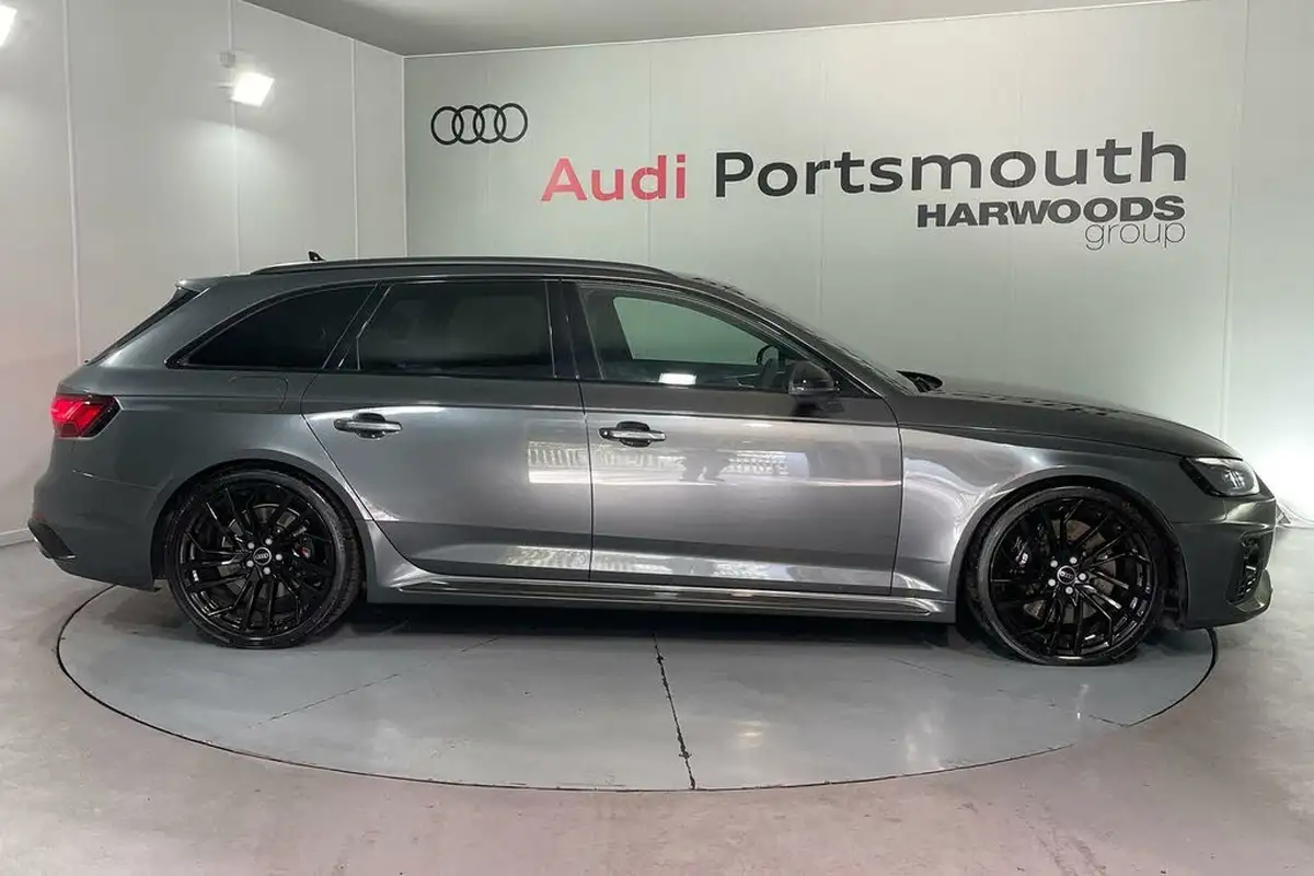 2022-audi-rs4-avant-29-tfsi-carbon-black-big-1
