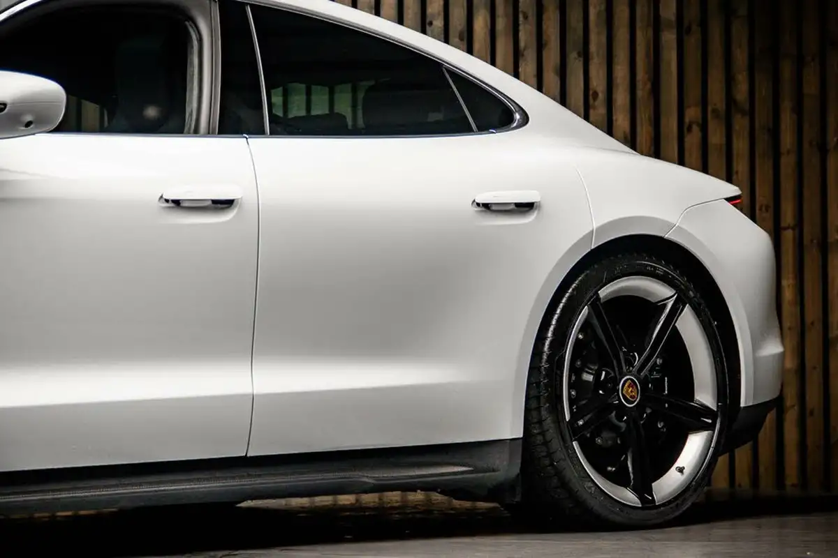 2022-porsche-taycan-e-turbo-s-big-15