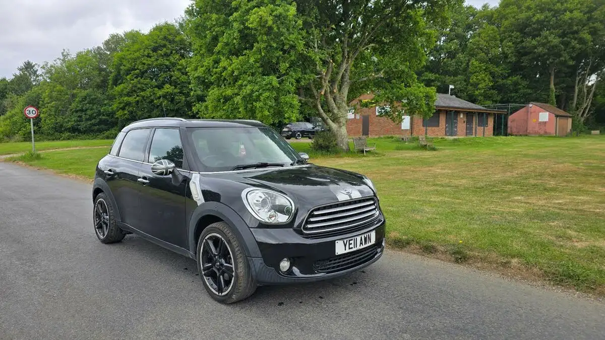2011-mini-countryman-16-cooper-pepper-big-3