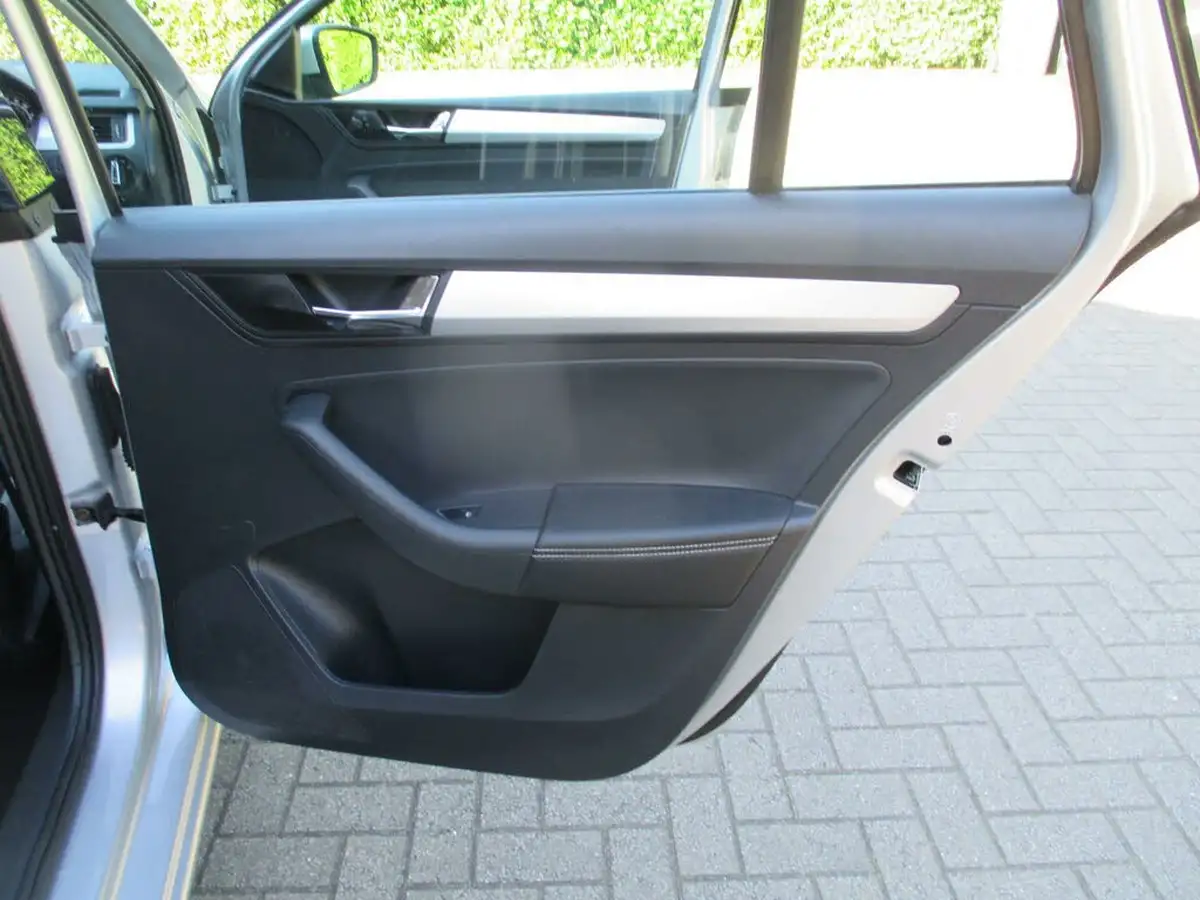 2018-skoda-rapid-spaceback-10-tsi-se-tech-95ps-ss-big-41