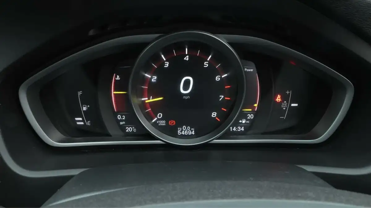 2018-volvo-v40-20-t3-r-design-nav-plus-big-10