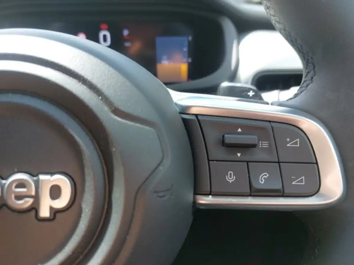 2025-jeep-avenger-12-gse-summit-e-hybrid-48v-auto-big-14