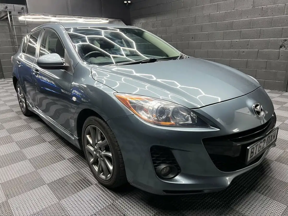 2013-mazda-mazda3-16-venture-edition-big-0