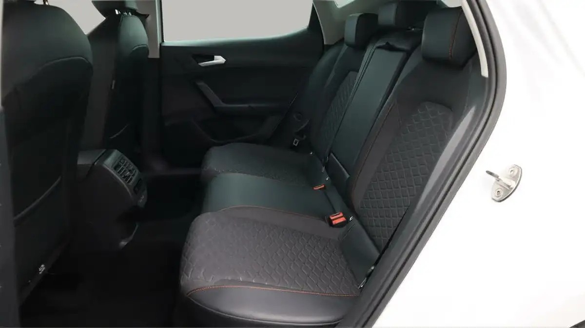 2021-seat-leon-14-e-hybrid-fr-hatchback-big-16