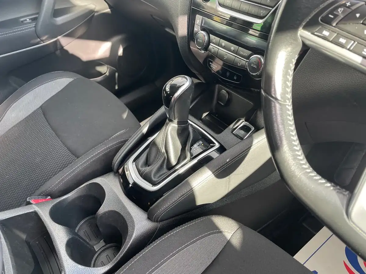 2018-nissan-qashqai-12-dig-t-acenta-xtronic-cvt-big-4