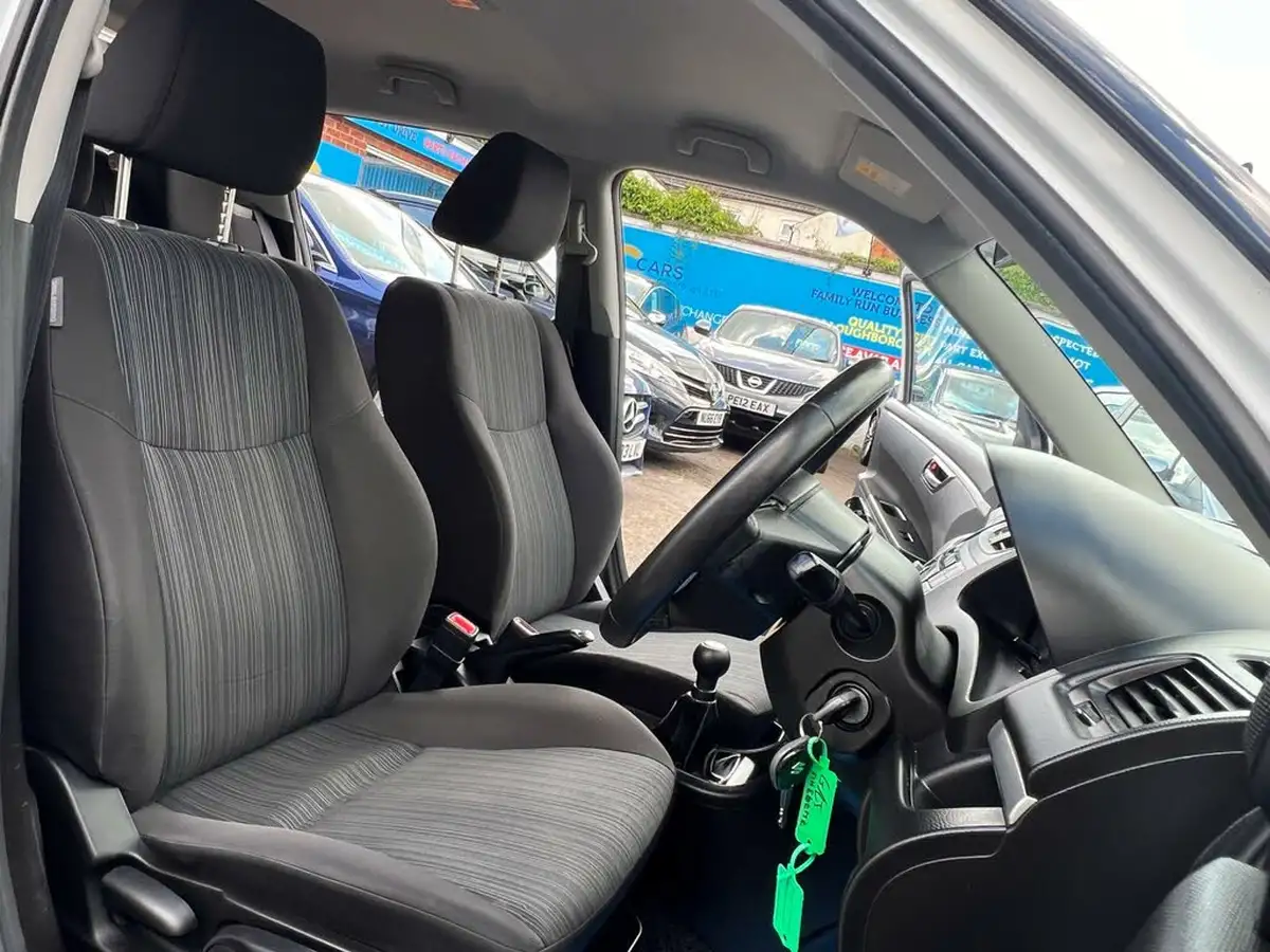 2017-suzuki-swift-12-sz2-5d-big-40