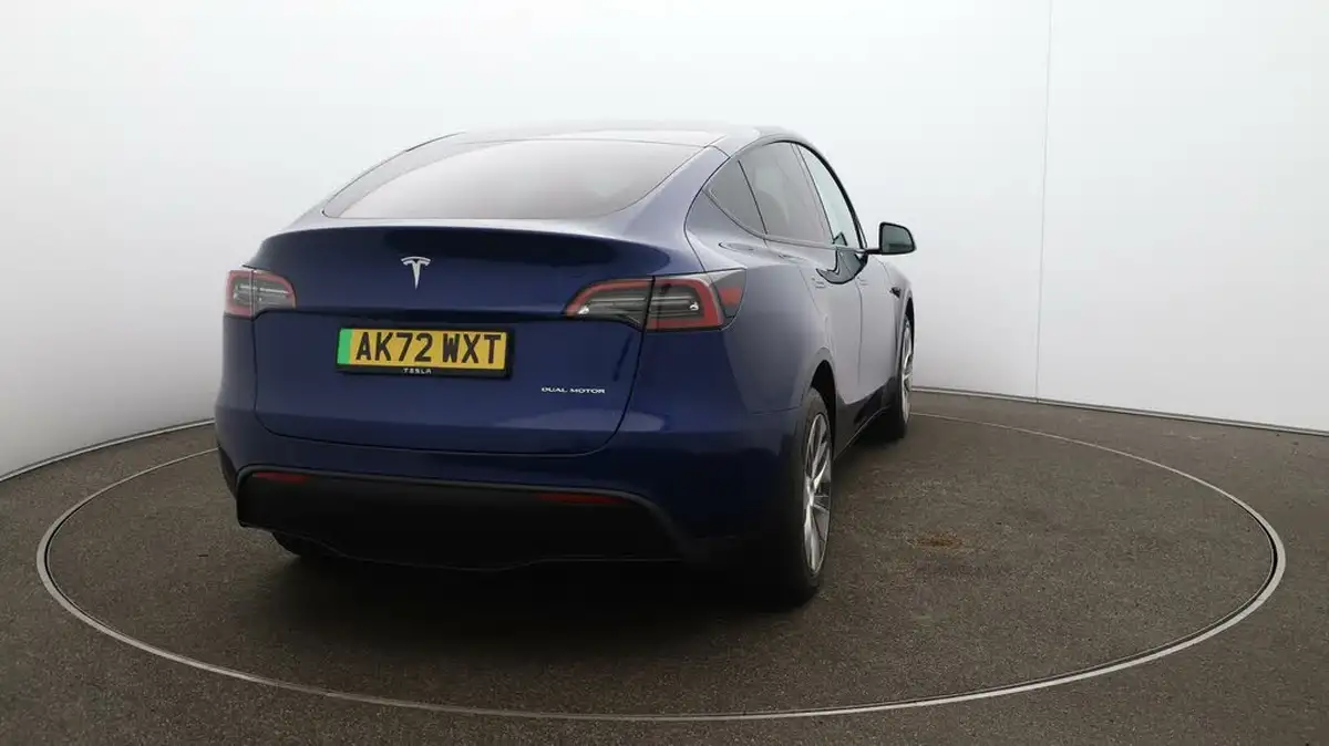 2022-tesla-model-y-e-long-range-big-56