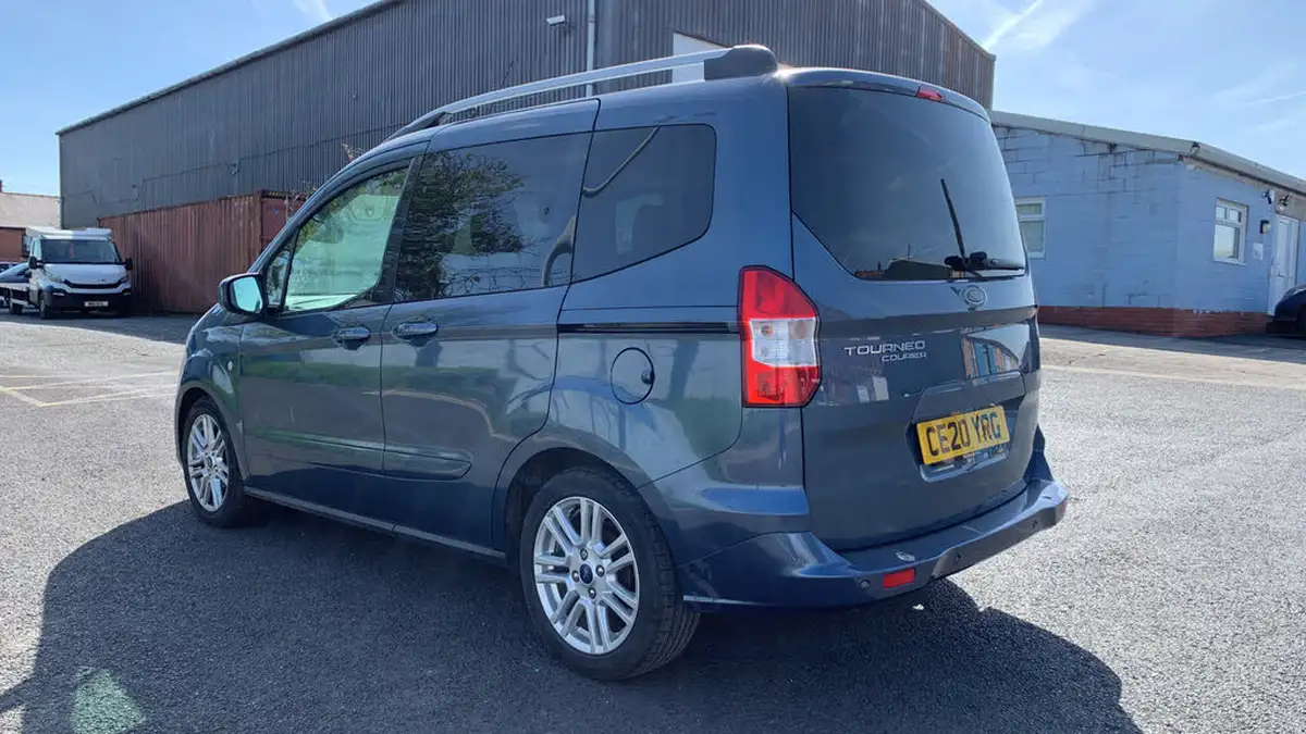 2020-ford-tourneo-courier-15tdci-titanium-big-4