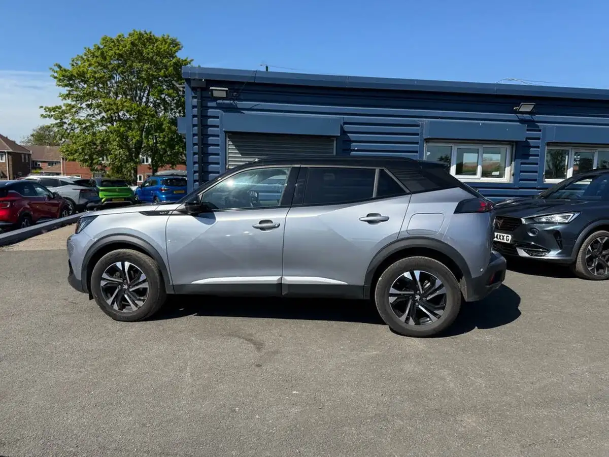 2022-peugeot-2008-suv-12-puretech-gt-big-9