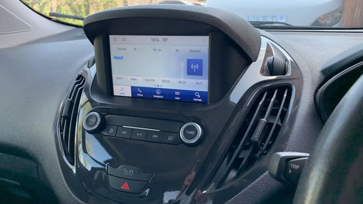 2020-ford-tourneo-courier-15tdci-titanium-big-28