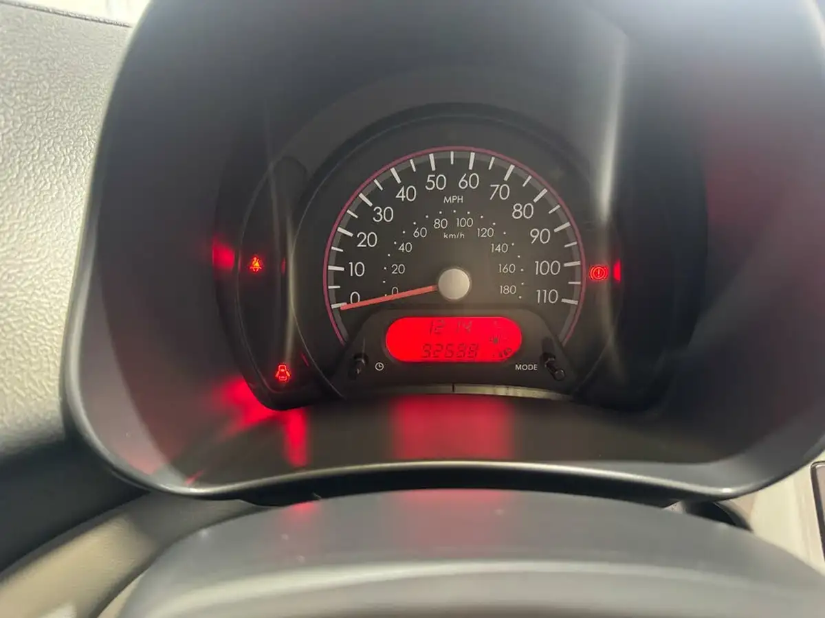 2010-suzuki-alto-10-sz4-big-21