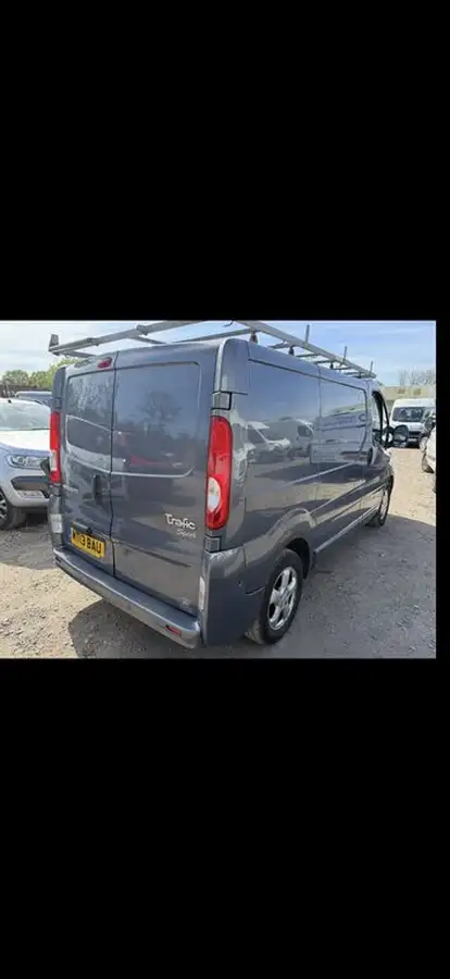 2013-renault-trafic-20td-sl27dci-115-sport-eu5eco-sat-nav-panel-van-big-13