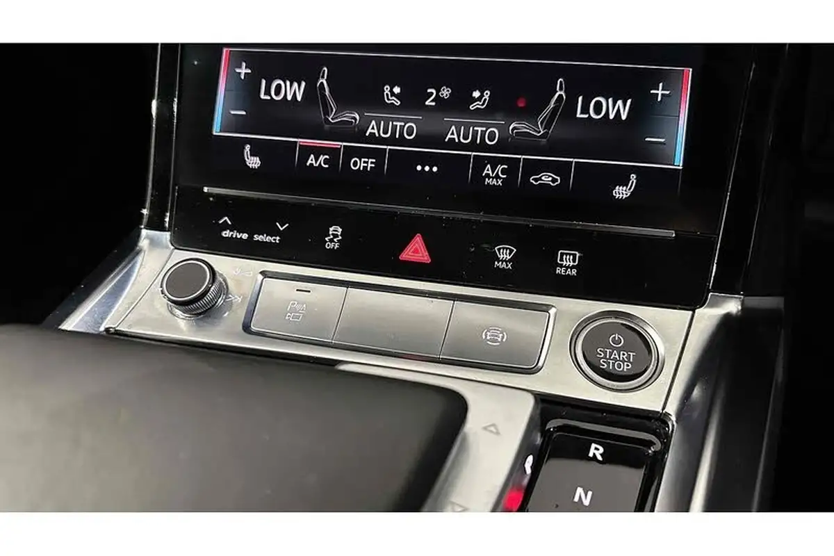 2022-audi-e-tron-50e-black-edition-station-wagon-big-52