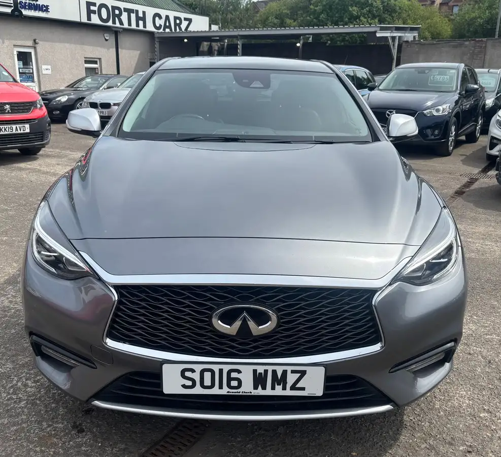 2016-infiniti-q30-15d-business-executive-dct-big-3