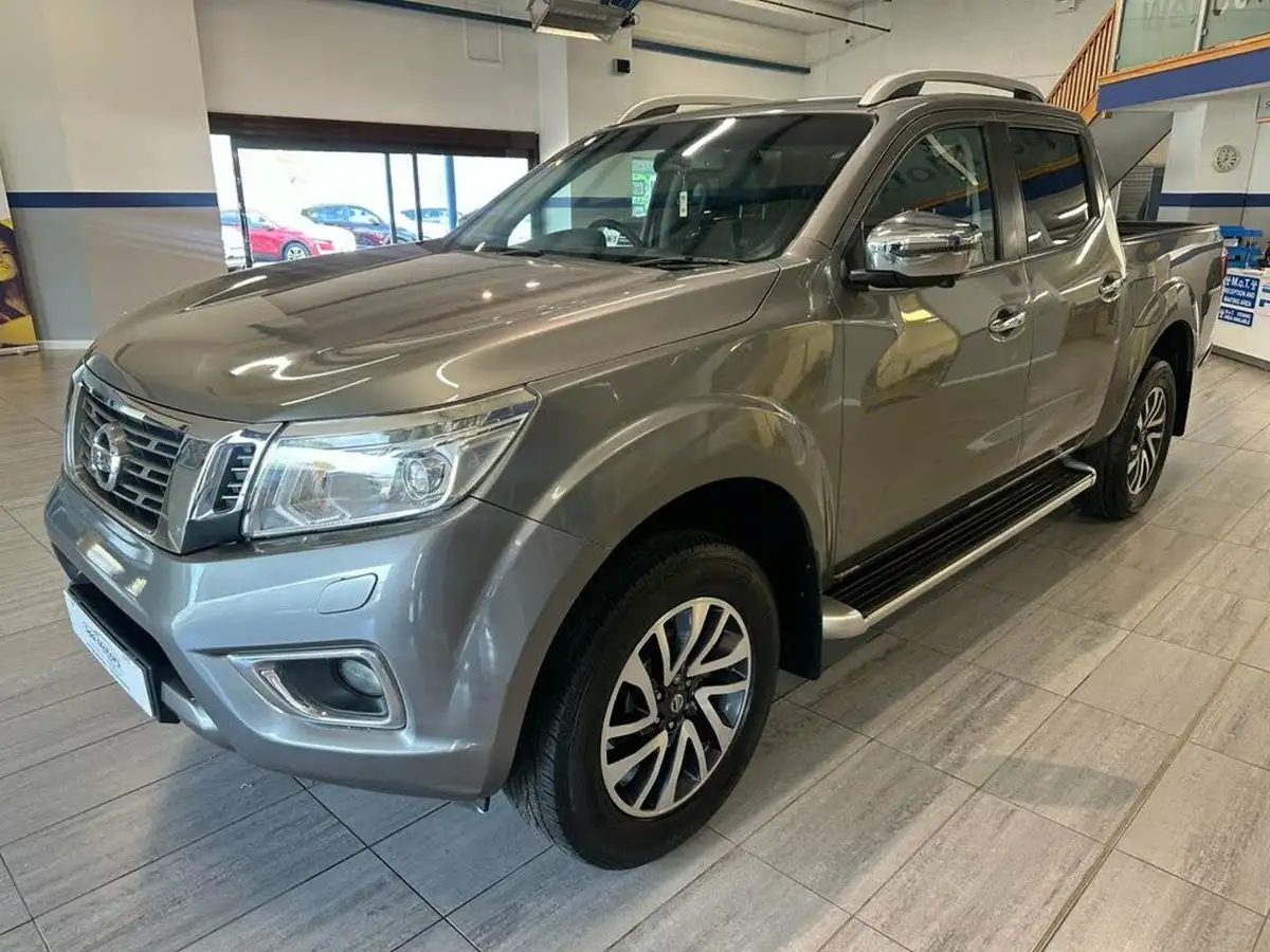 2016-nissan-np300-navara-23dci-tekna-big-2