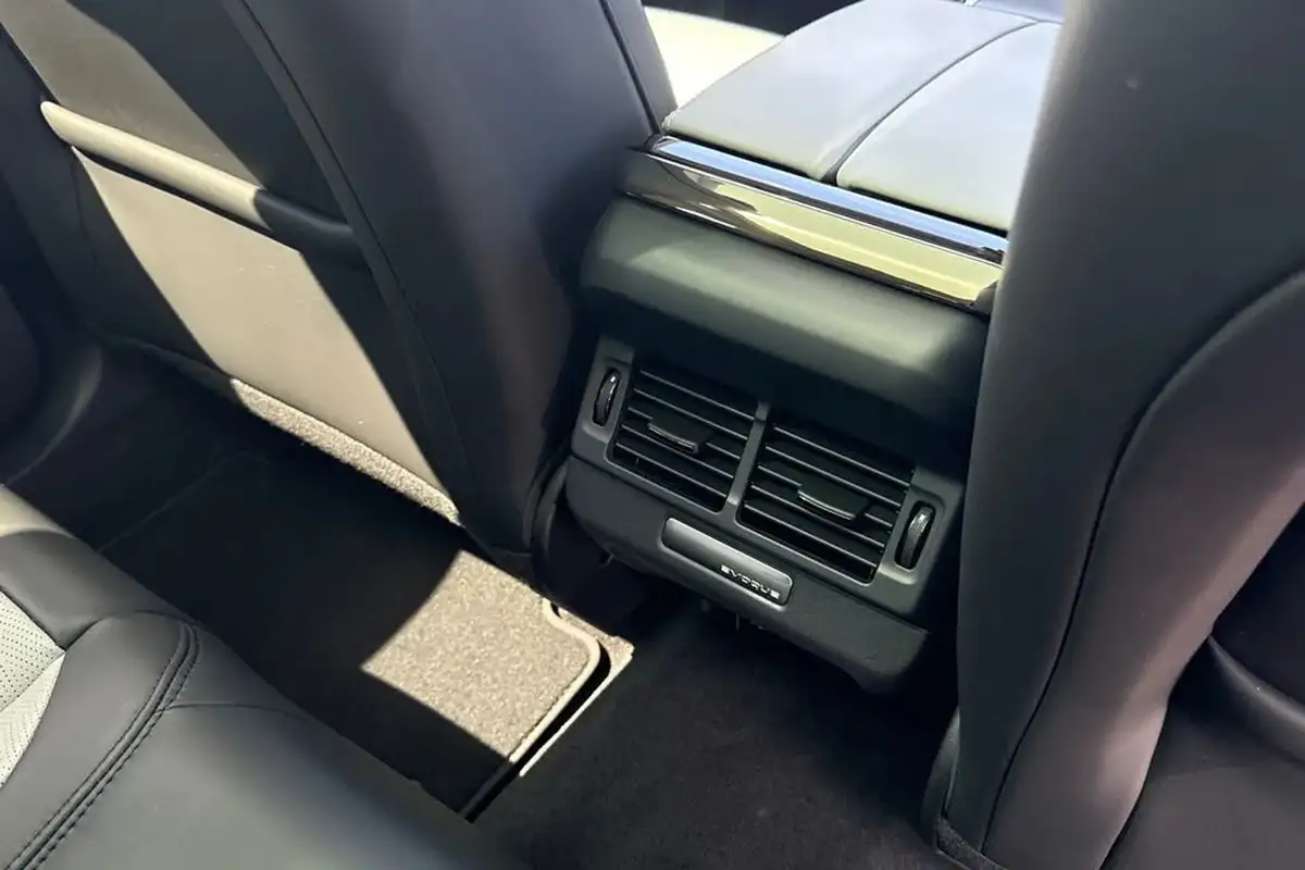 2024-land-rover-range-rover-evoque-20-d200-dynamic-hse-big-17