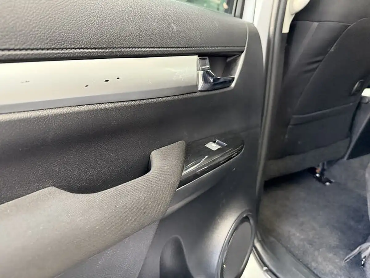 2018-toyota-hi-lux-24d-invincible-ss-auto-big-35