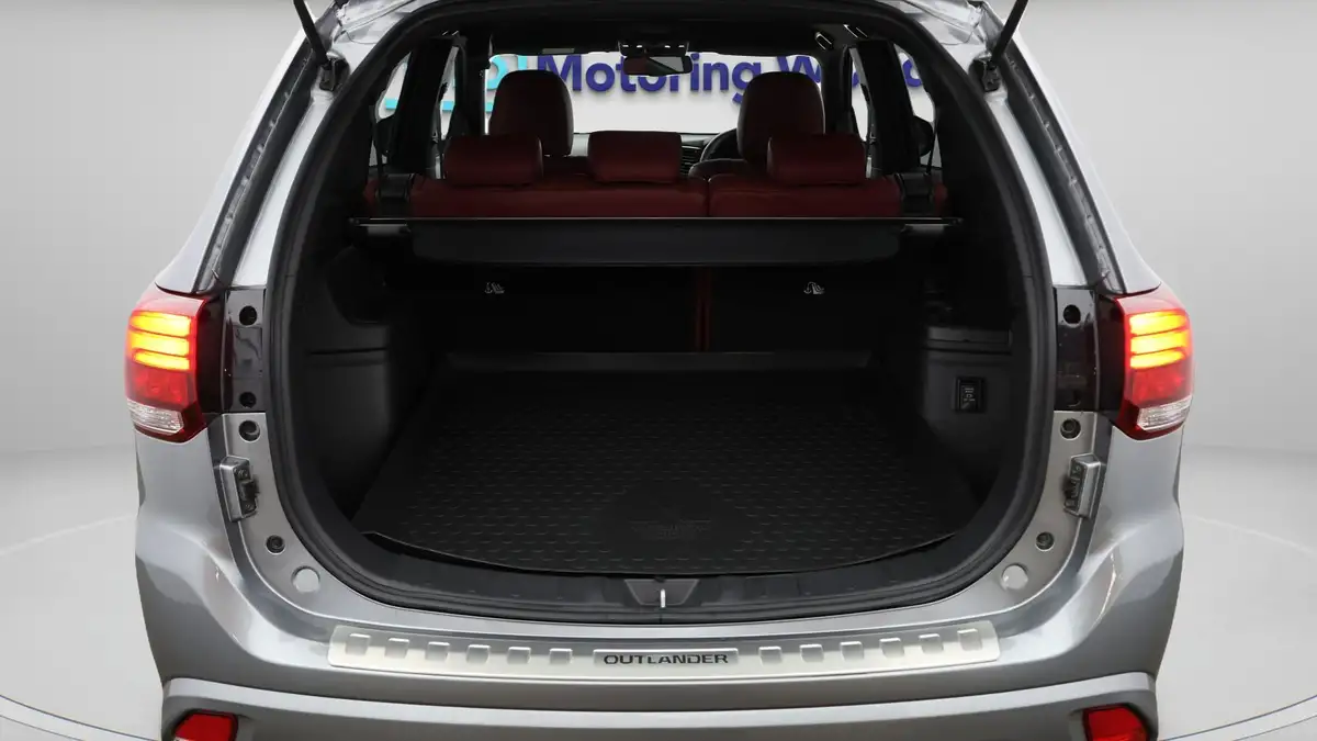 2021-mitsubishi-outlander-24-dynamic-phev-big-16