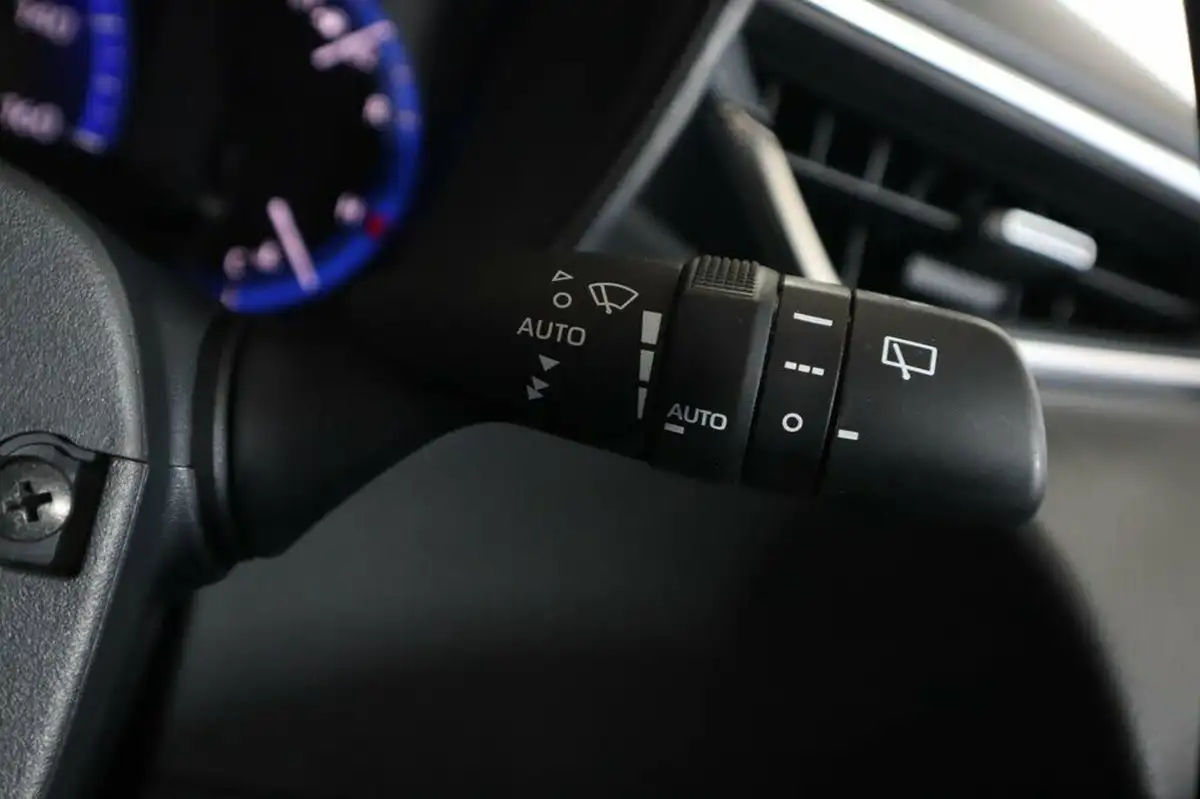 2019-toyota-corolla-18-vvt-i-design-trk-hatchback-5d-big-17