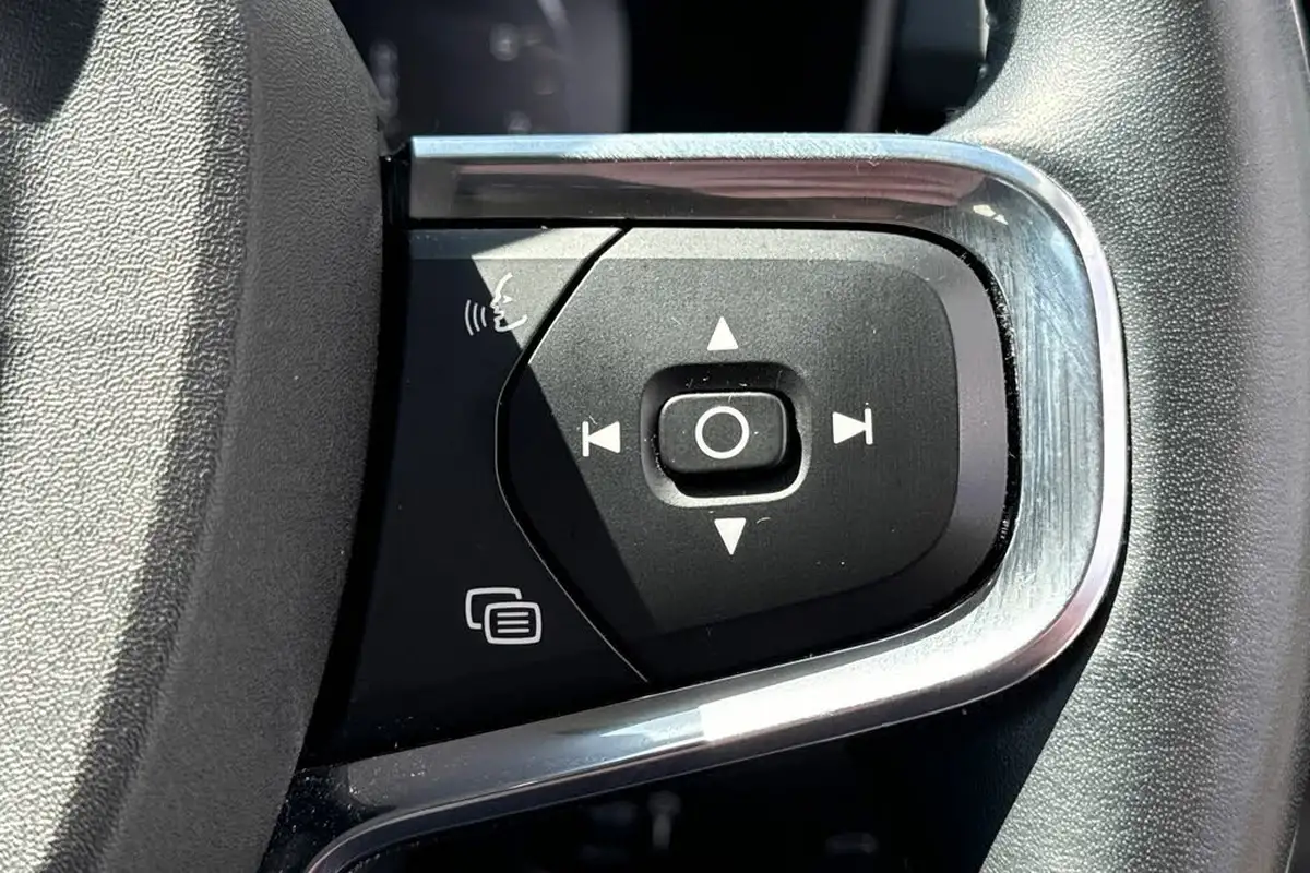 2021-volvo-xc40-15-t3-inscription-161bhp-auto-big-11