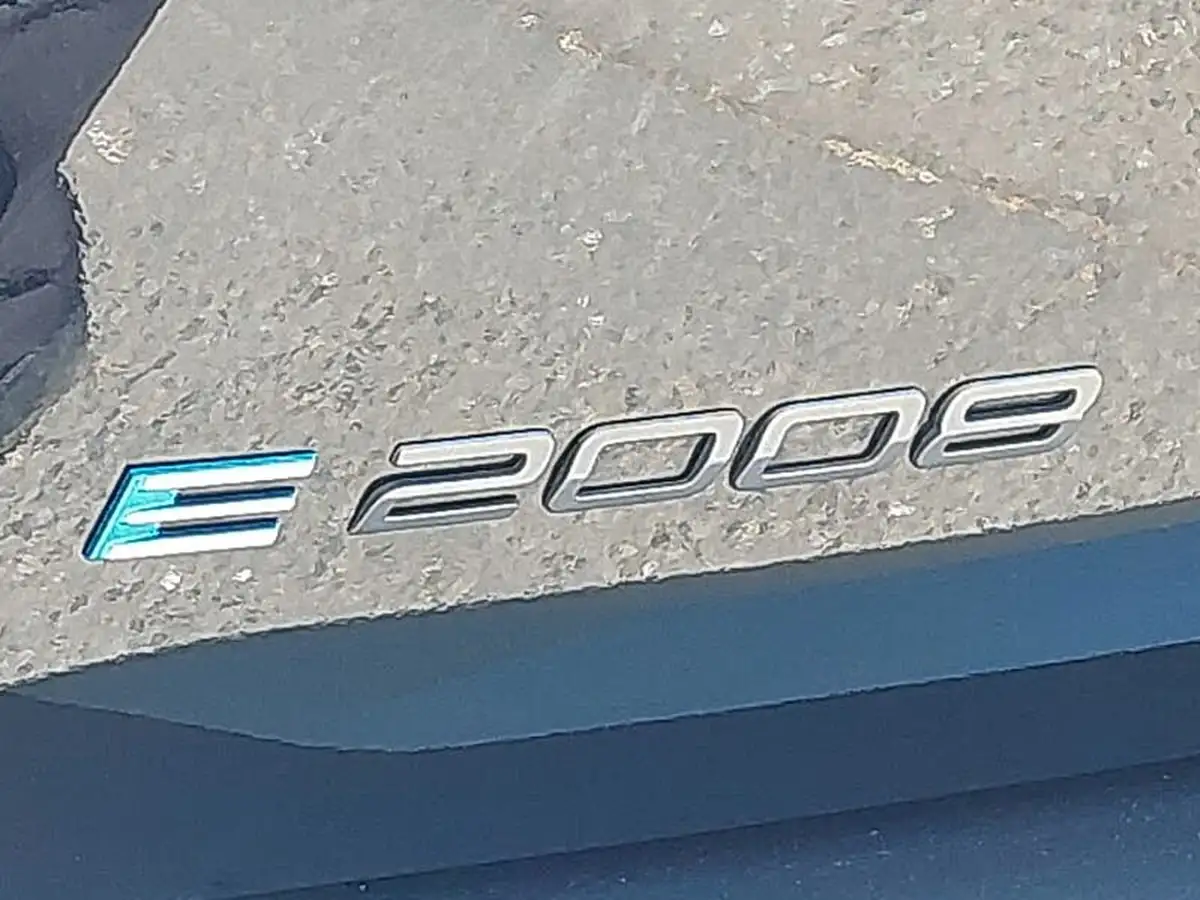 2024-peugeot-2008-suv-e-gt-136ps-50kwh-big-11
