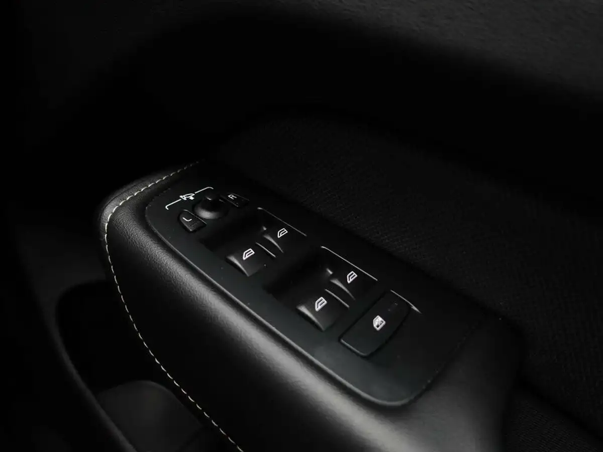 2021-volvo-xc60-20-b5-r-design-pro-awd-big-42