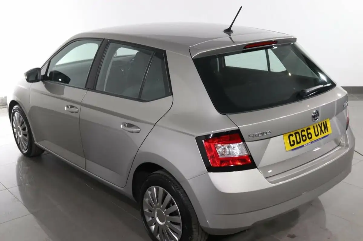 2017-skoda-fabia-10-mpi-s-hatchback-big-25