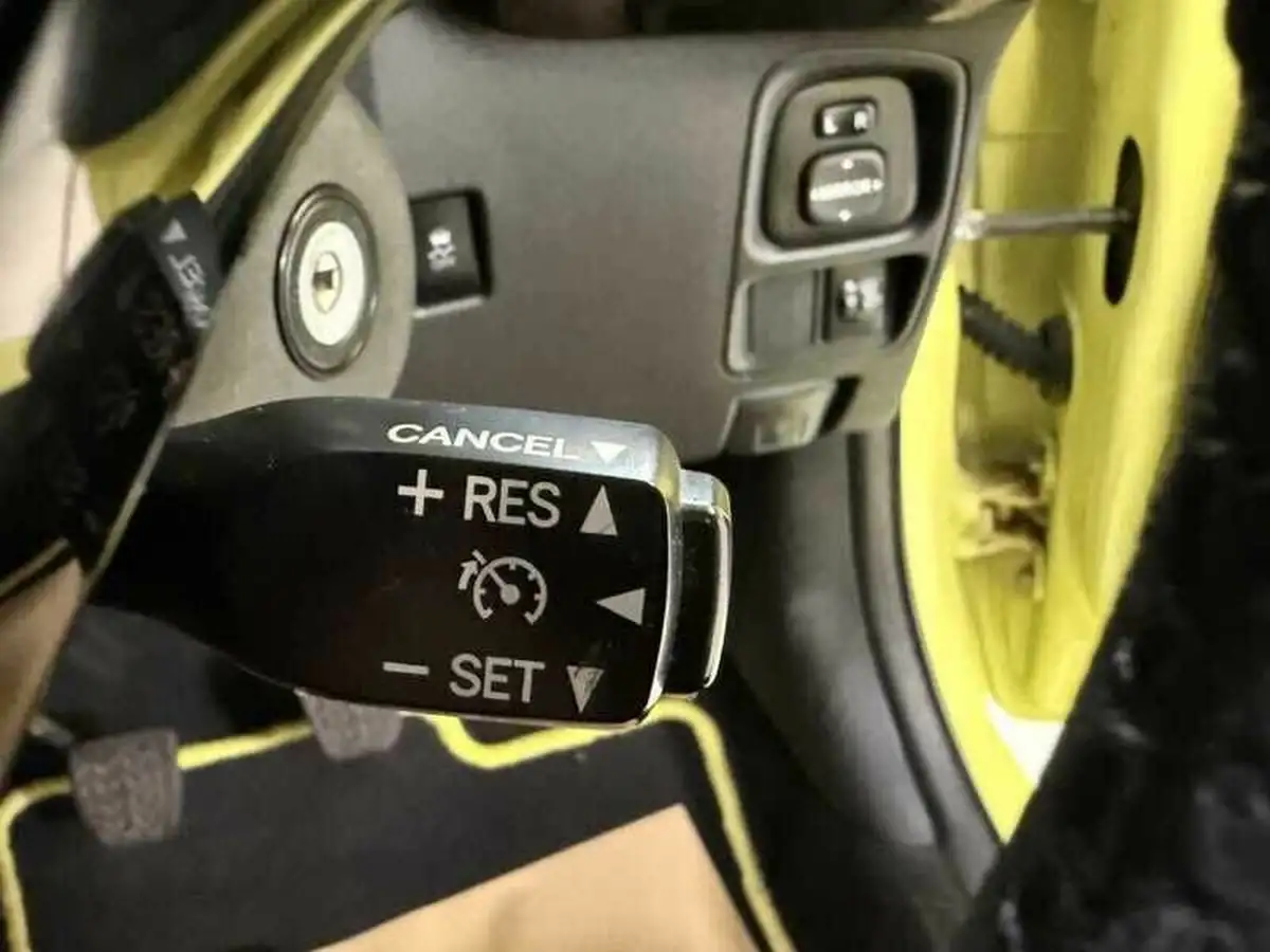 2017-toyota-aygo-10-vvt-i-x-cite-3-bi-tone-yellow-5d-big-16