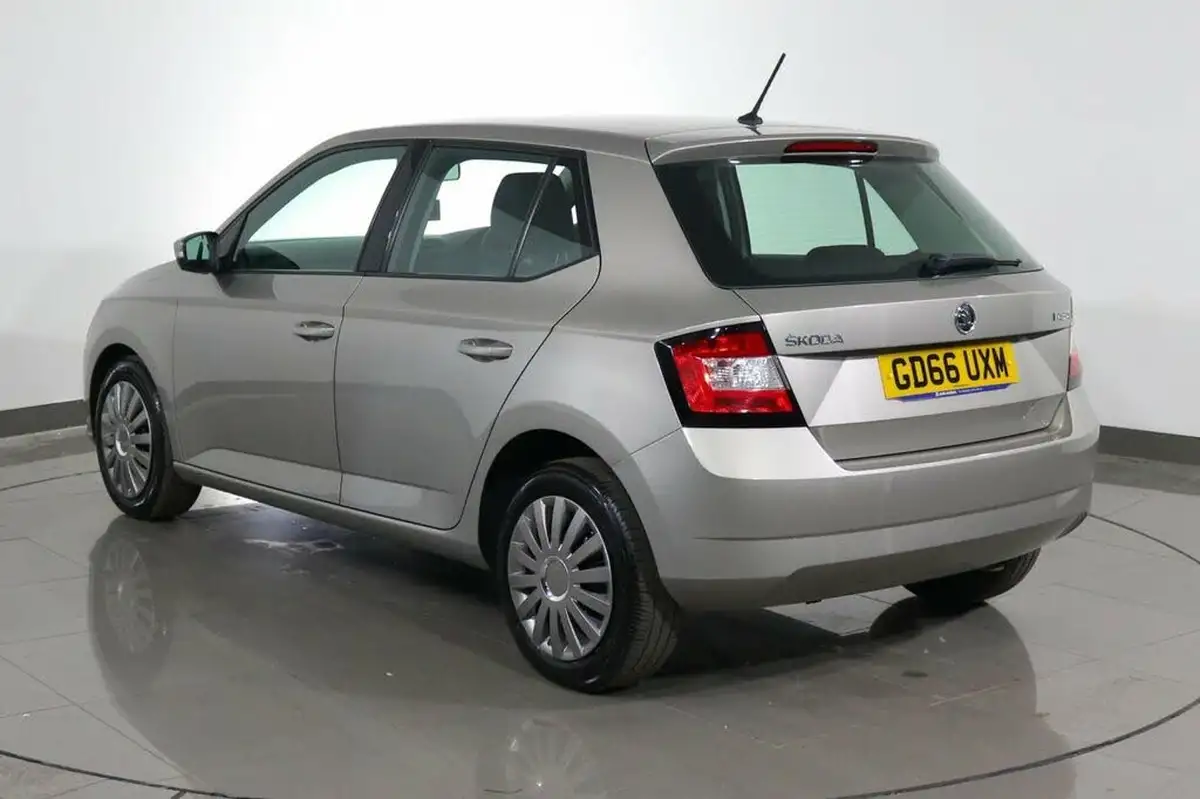 2017-skoda-fabia-10-mpi-s-hatchback-big-1