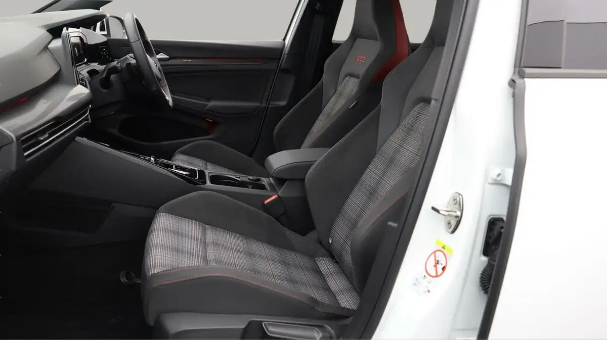 2024-volkswagen-golf-20-tsi-gti-245ps-big-13