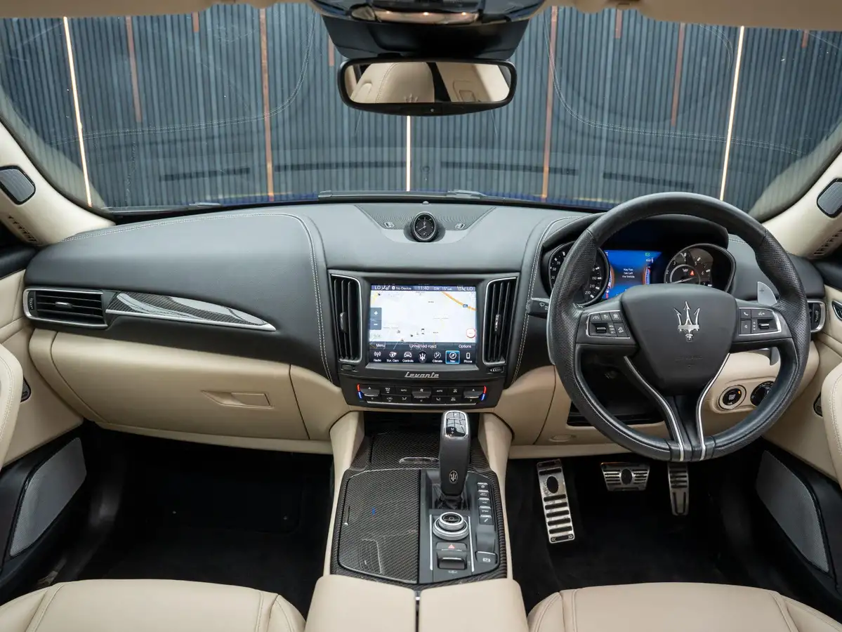 2020-maserati-levante-38-gts-big-51