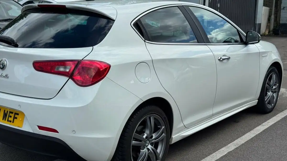 2014-alfa-romeo-giulietta-14-exclusive-big-11