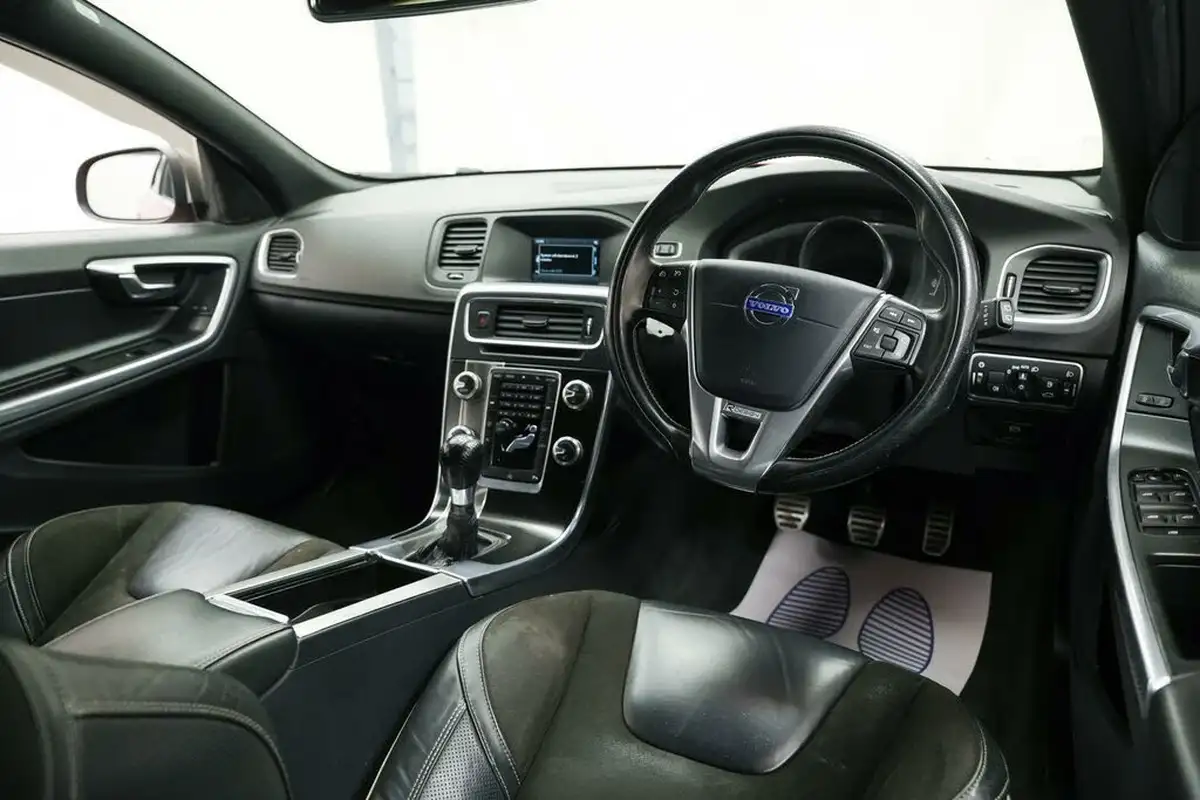2015-volvo-v60-16td-d2-r-design-big-10