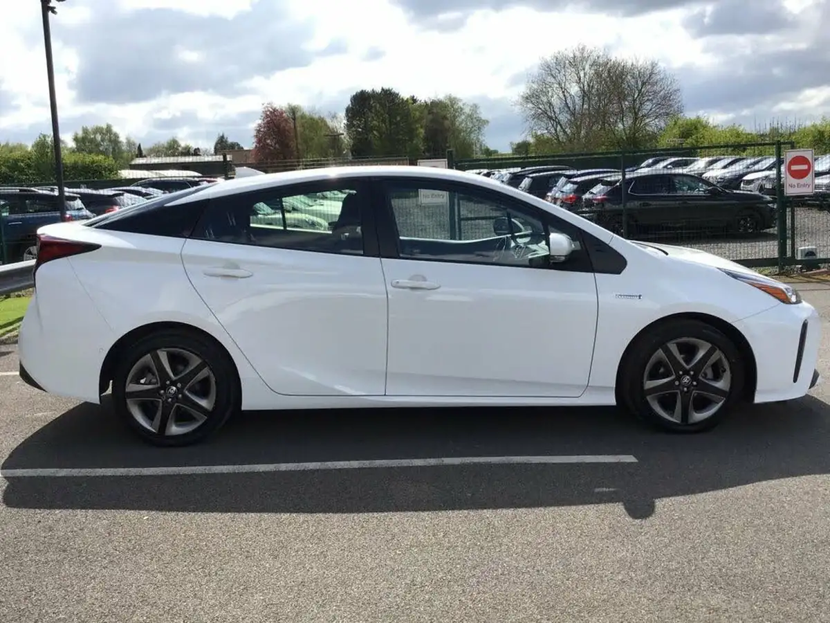 2021-toyota-prius-18-vvt-i-business-edition-plus-cvt-big-10