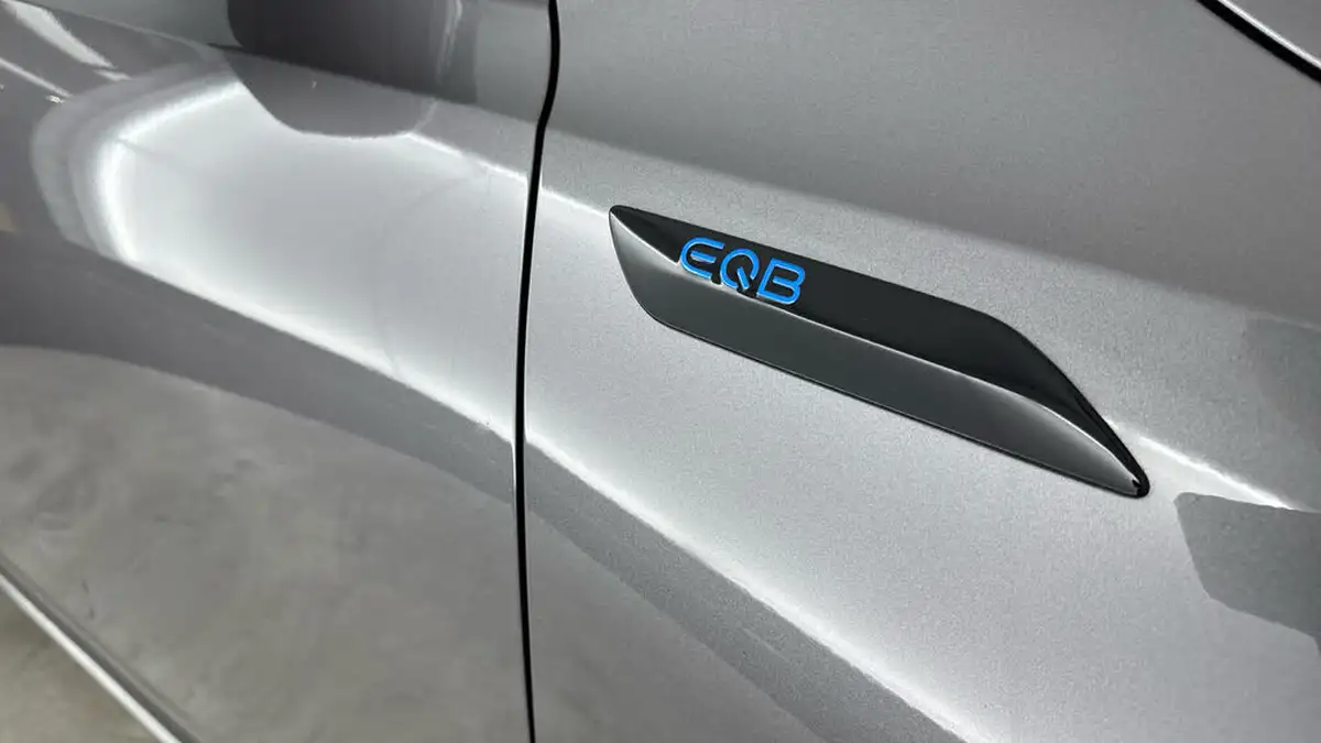 2022-mercedes-benz-eqb-e-eqb-300-amg-line-big-30