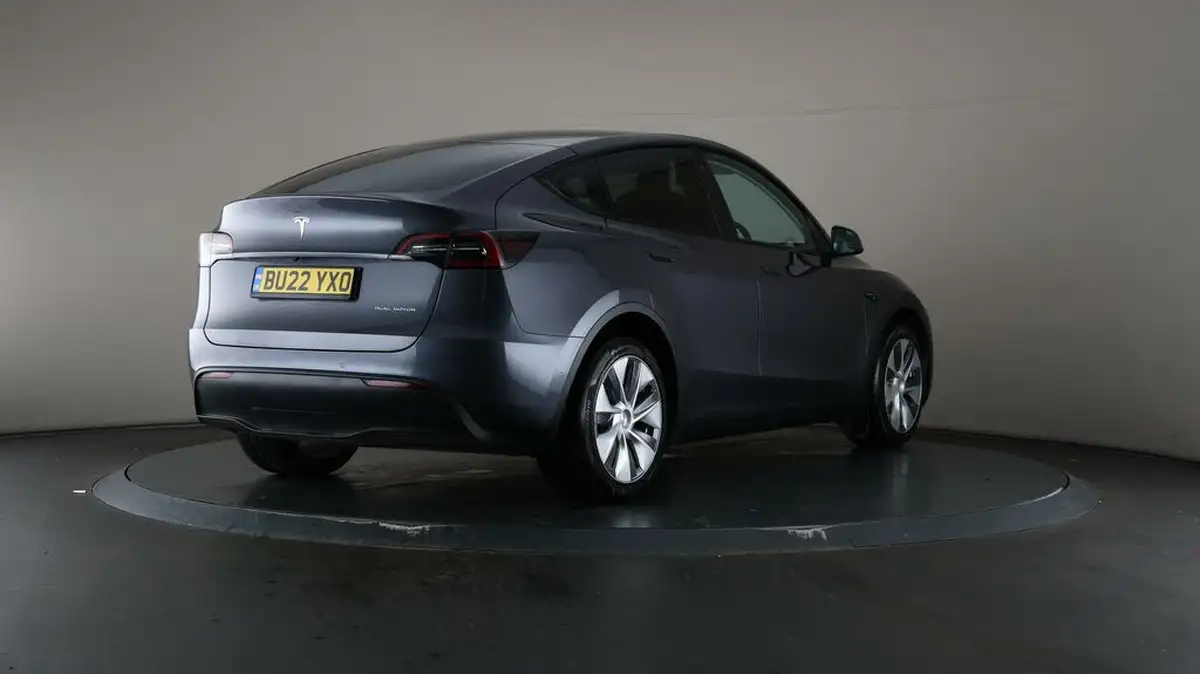 2022-tesla-model-y-e-long-range-big-61