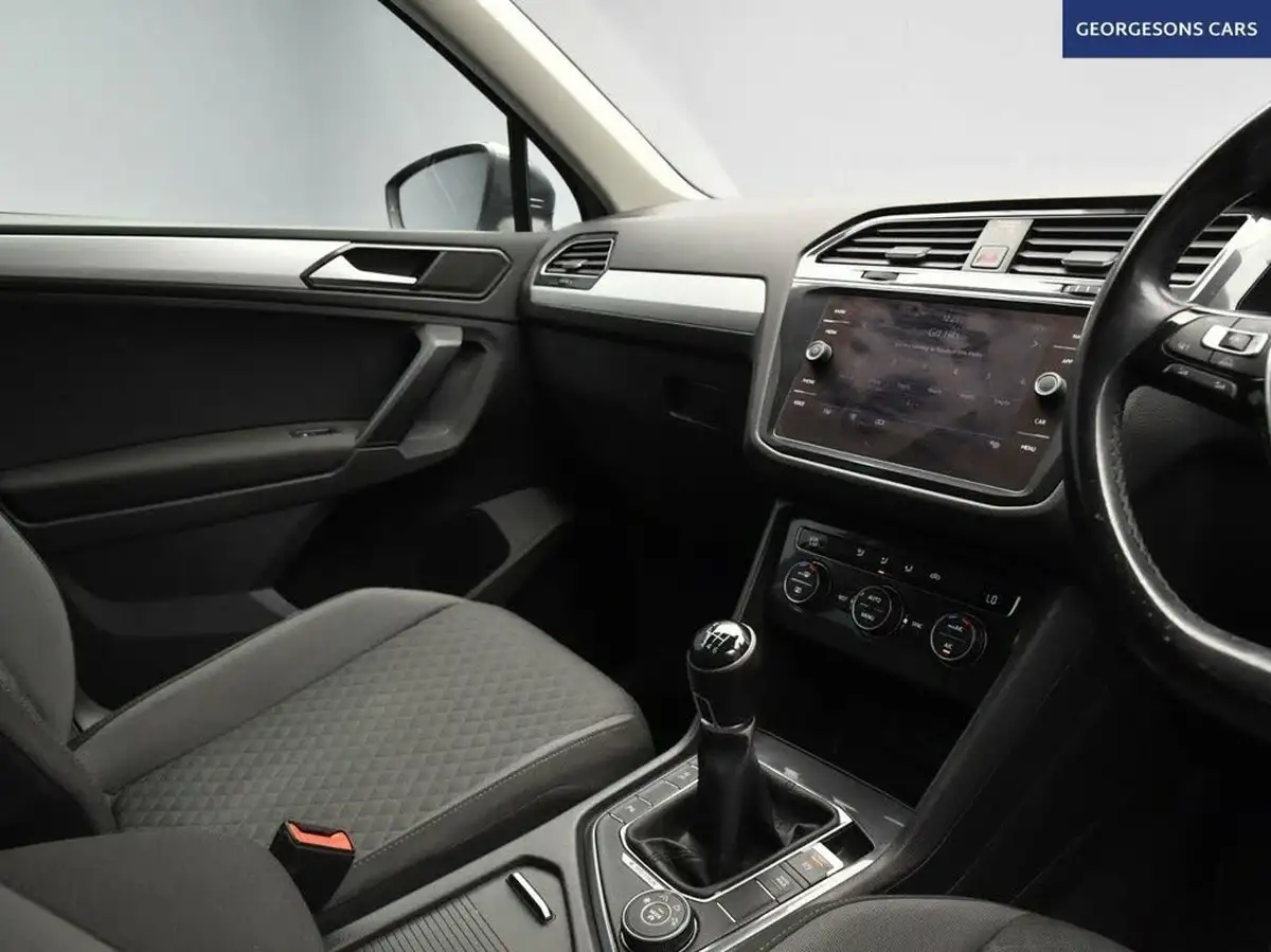 2018-volkswagen-tiguan-20tdi-se-navigation-150ps-4motion-ss-big-23