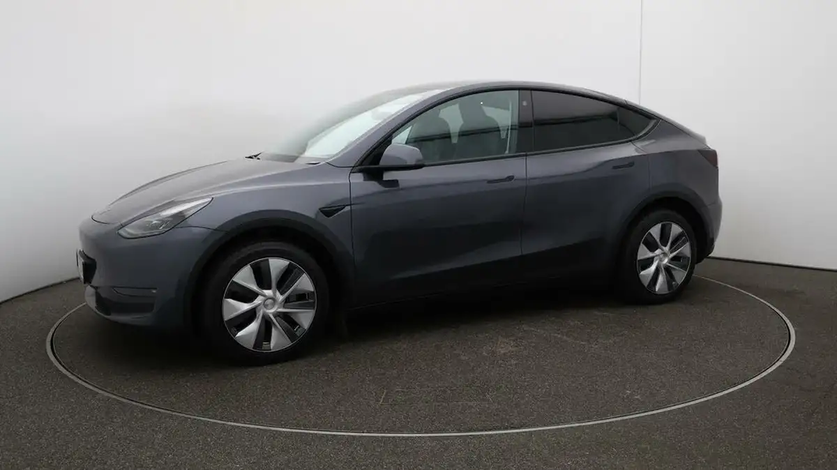 2022-tesla-model-y-e-long-range-big-67