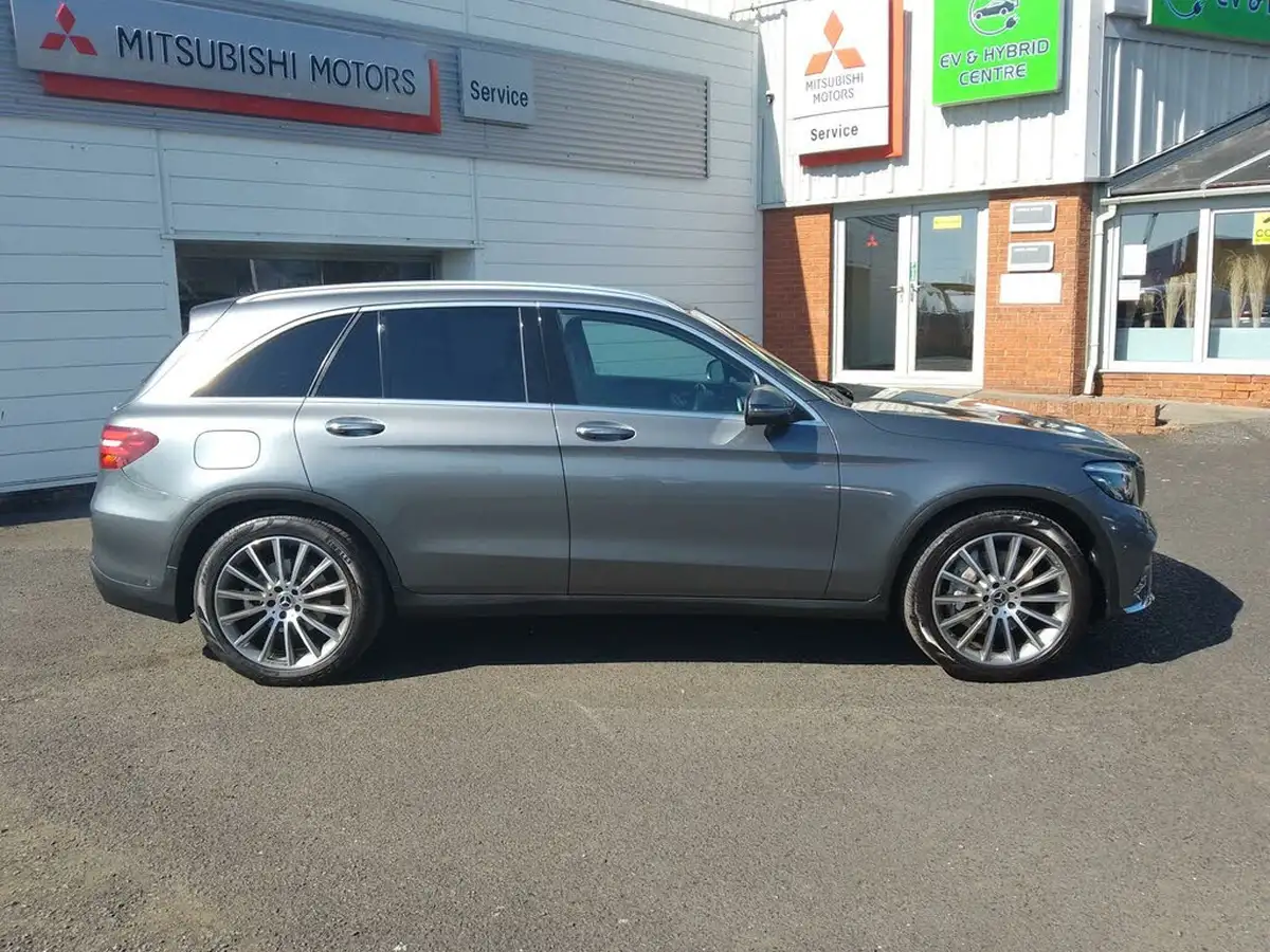 2017-mercedes-benz-glc-class-30-d-glc350d-amg-line-premium-plusss-station-wagon-5d-big-16