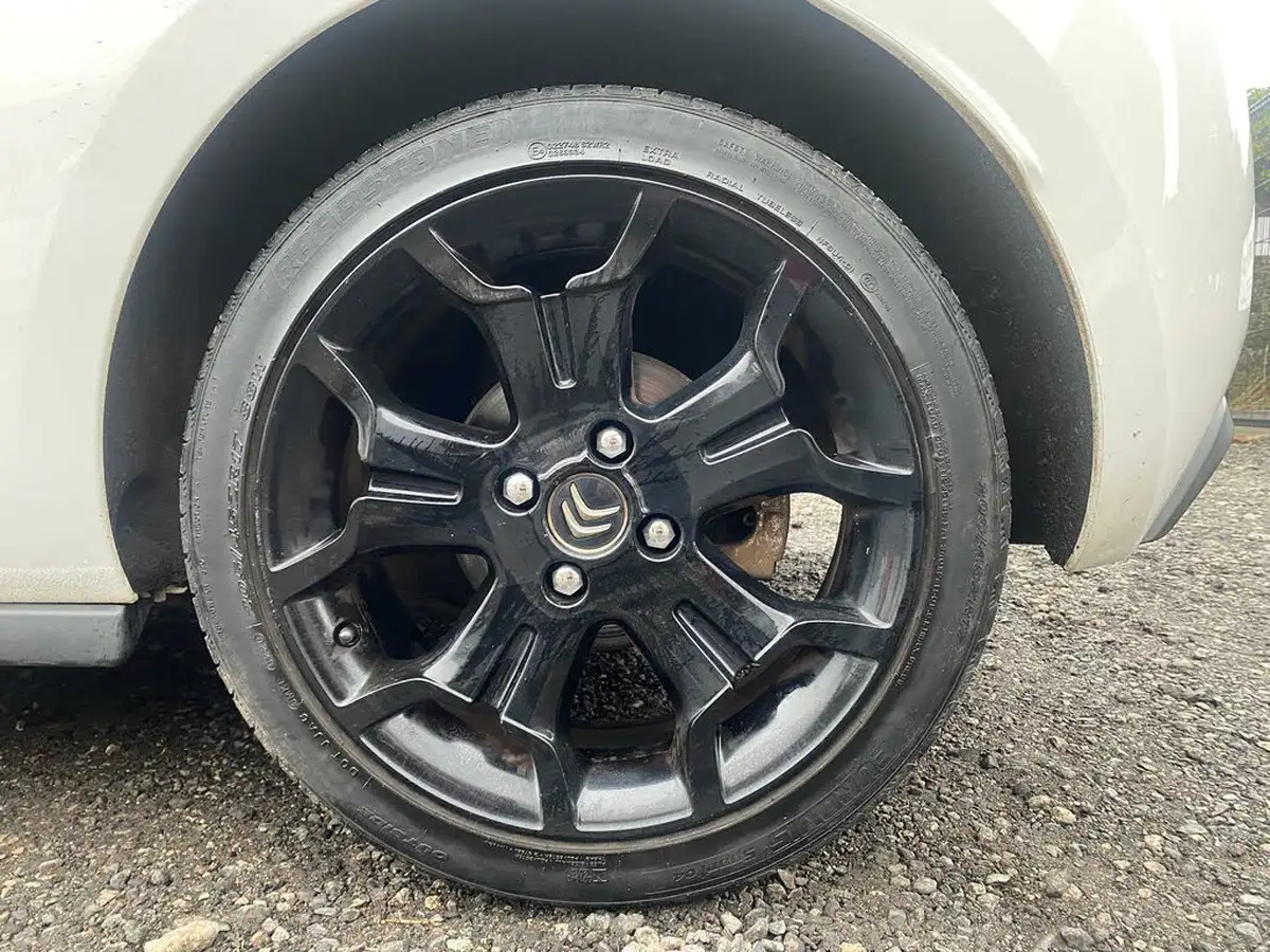 2014-citroen-ds3-16e-hdi-dstyle-plus-90bhp-airdream-big-22