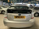 2010-toyota-prius-small-17