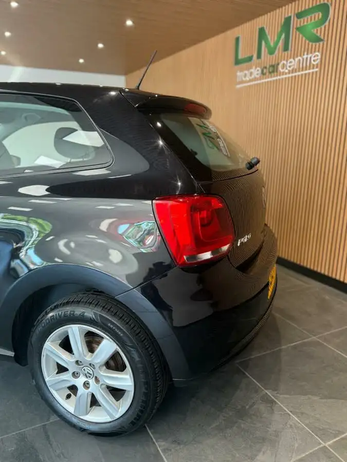 2010-volkswagen-polo-12-se-60ps-3d-big-9