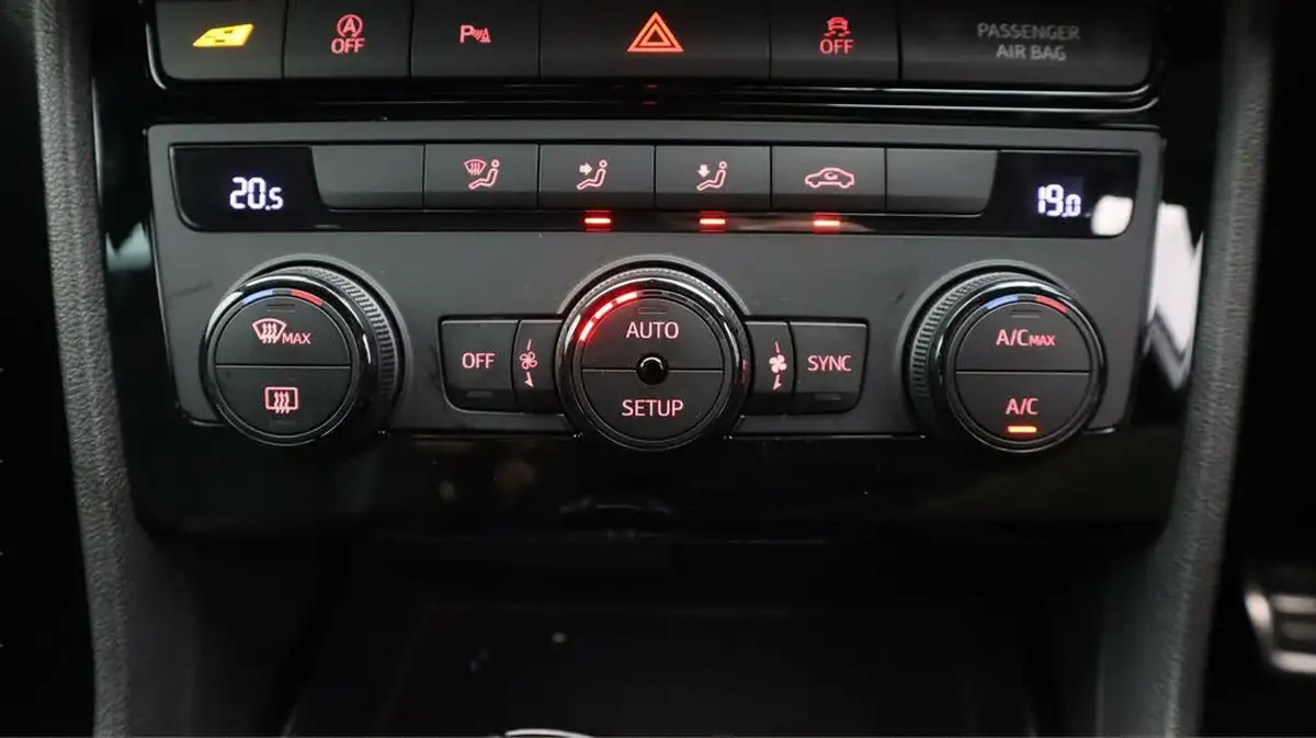 2020-seat-leon-20-tsi-cupra-290-big-12
