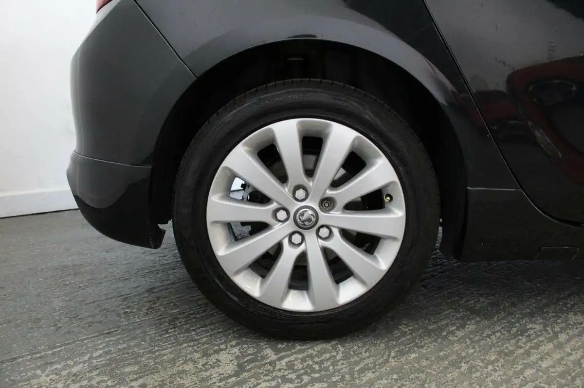 2012-vauxhall-astra-20td-elite-16v-165ps-ecoflex-ss-big-56