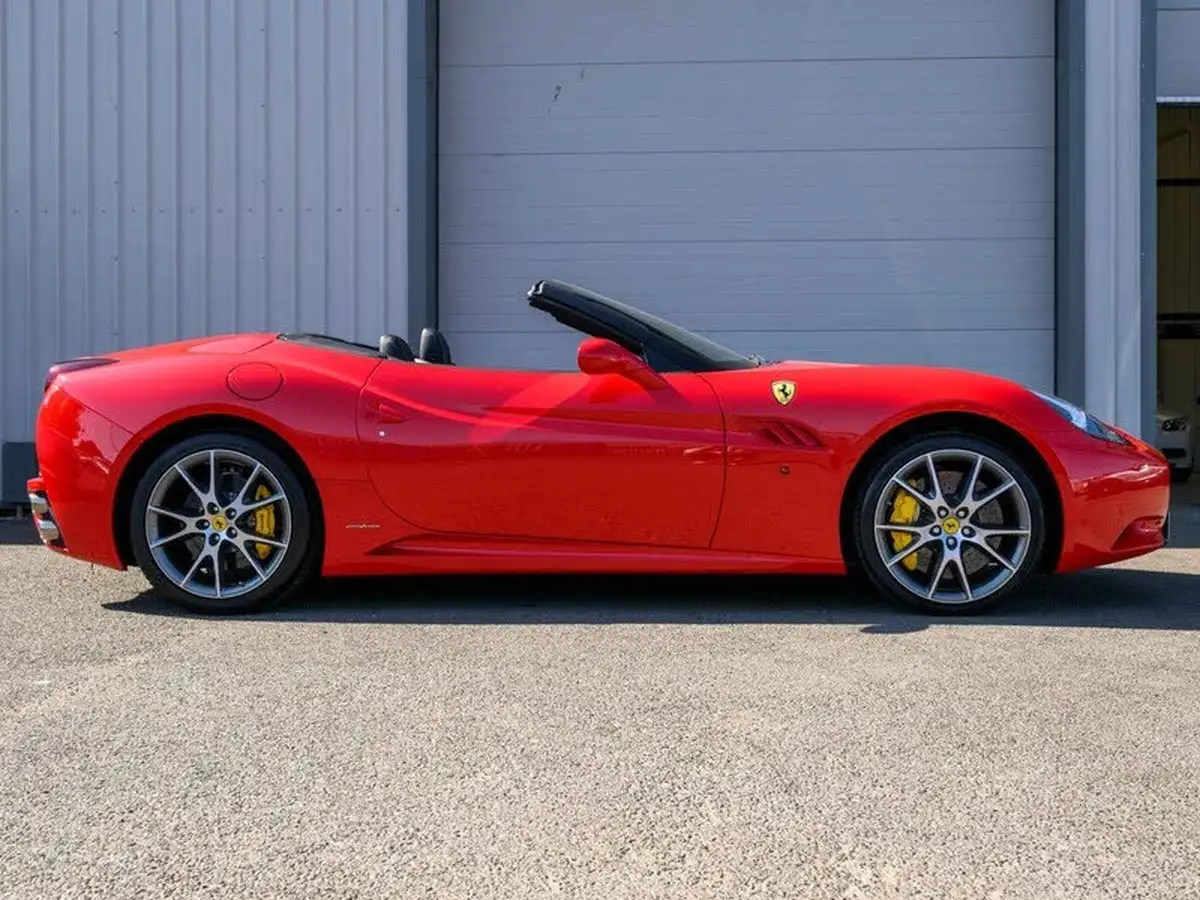 2010-ferrari-california-43-big-3